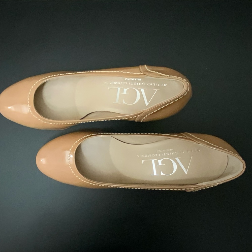AGL (Attilio Giusti Leombruni) Beige Patent Leather Pump, N602002,38 1/2 (7 1/2) - Picture 3 of 3